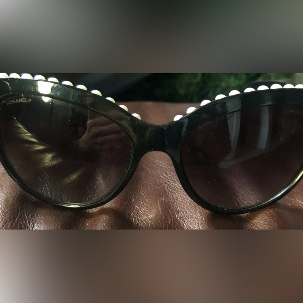 ❌SOLD V.C ❌CHANEL Black and White Sunglasses with Decorative Pattern